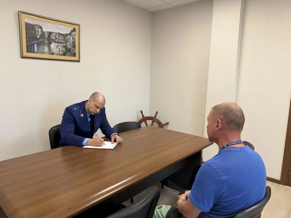 Прокуроры продолжают проведение встреч с коллективами предприятий на территории области Прокуроры продолжают проведение встреч с коллективами предприятий на территории области