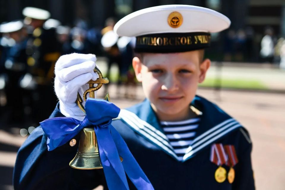 В калининградском филиале Нахимовского училища прозвенел последний звонок В калининградском филиале Нахимовского училища прозвенел последний звонок