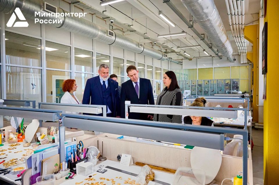 Минпромторг России прорабатывает параметры стратегии развития янтарной отрасли до 2035 Минпромторг России прорабатывает параметры стратегии развития янтарной отрасли до 2035