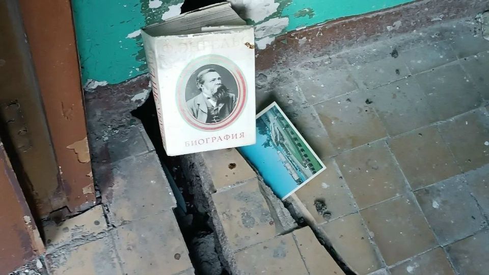 В падающем доме №70 на Московском проспекте сработал уже четвёртый датчик В падающем доме №70 на Московском проспекте сработал уже четвёртый датчик