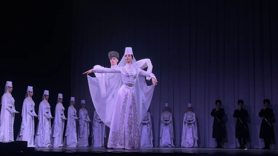 В Северо-Осетинском государственном академическом театре им.В.Тхапсаева прошел концерт ансамбля «Горец» В Северо-Осетинском государственном академическом театре им.В.Тхапсаева прошел концерт ансамбля «Горец»