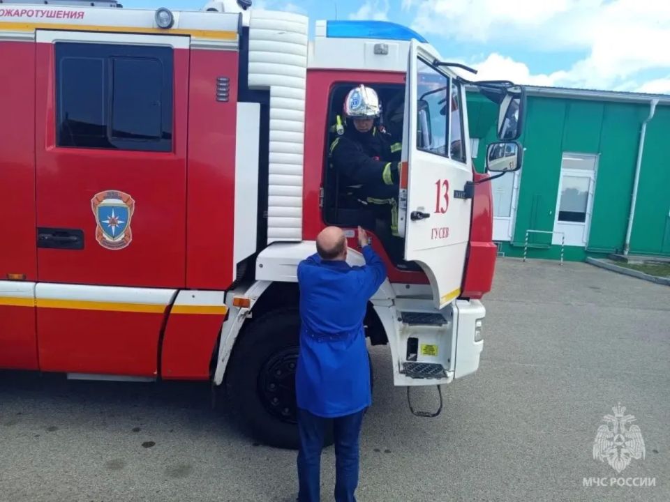 В Гусеве сотрудники МЧС России ликвидировали условный пожар на территории производственного цеха В Гусеве сотрудники МЧС России ликвидировали условный пожар на территории производственного цеха