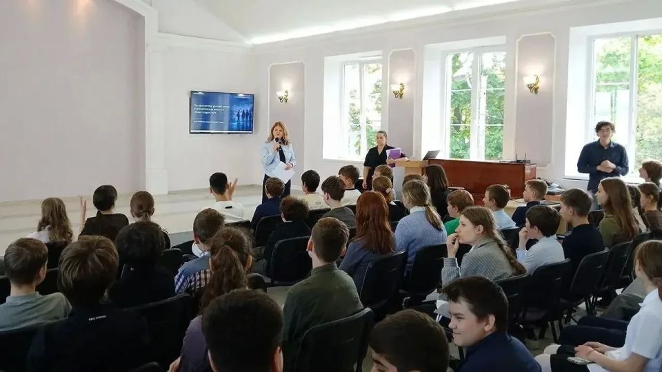 Полицейские провели для калининградских подростков лекцию по безопасности Полицейские провели для калининградских подростков лекцию по безопасности