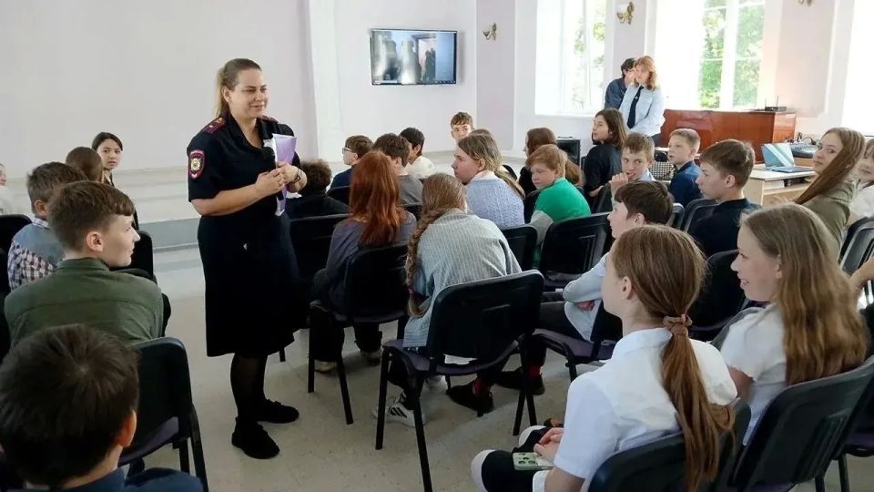 Полицейские провели для калининградских подростков лекцию по безопасности