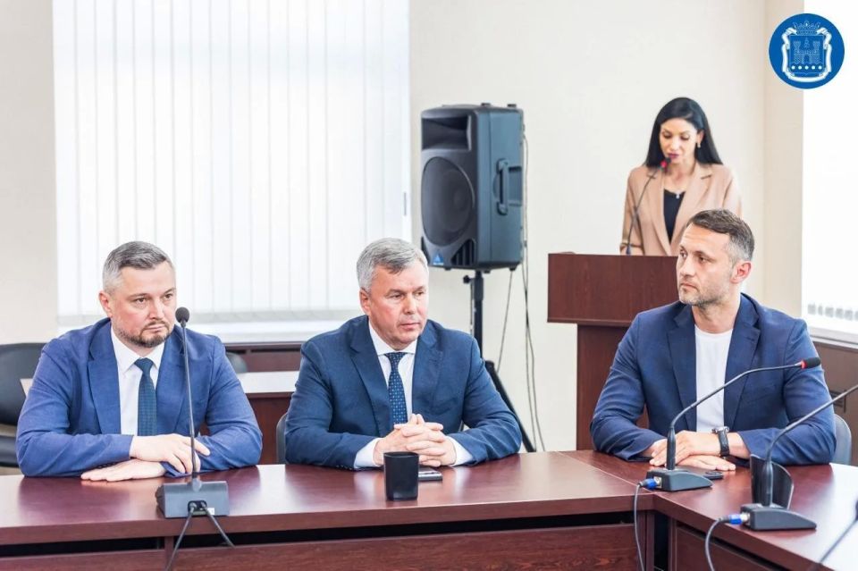 В Общественной палате региона отметили лауреатов и участников всероссийской премии «Служение» В Общественной палате региона отметили лауреатов и участников всероссийской премии «Служение»