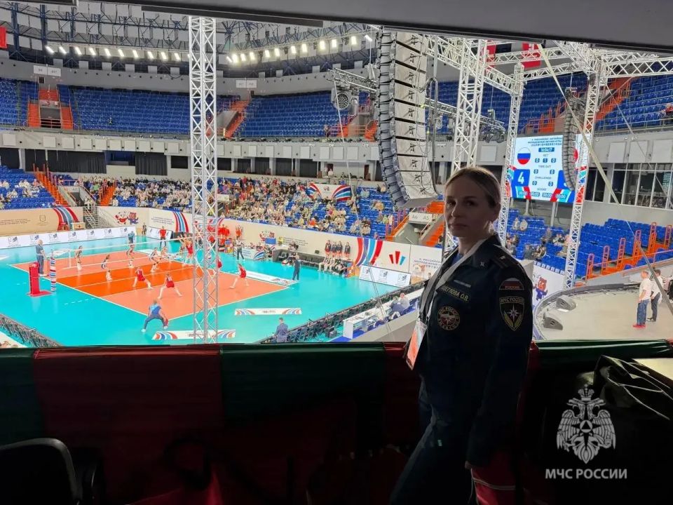 Сотрудники МЧС России обеспечивают безопасность международных соревнований Сотрудники МЧС России обеспечивают безопасность международных соревнований
