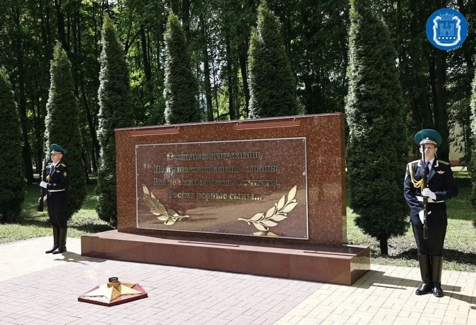 Игорь Руденя и Алексей Беспрозванных поздравили пограничников региона с профессиональным праздником Игорь Руденя и Алексей Беспрозванных поздравили пограничников региона с профессиональным праздником