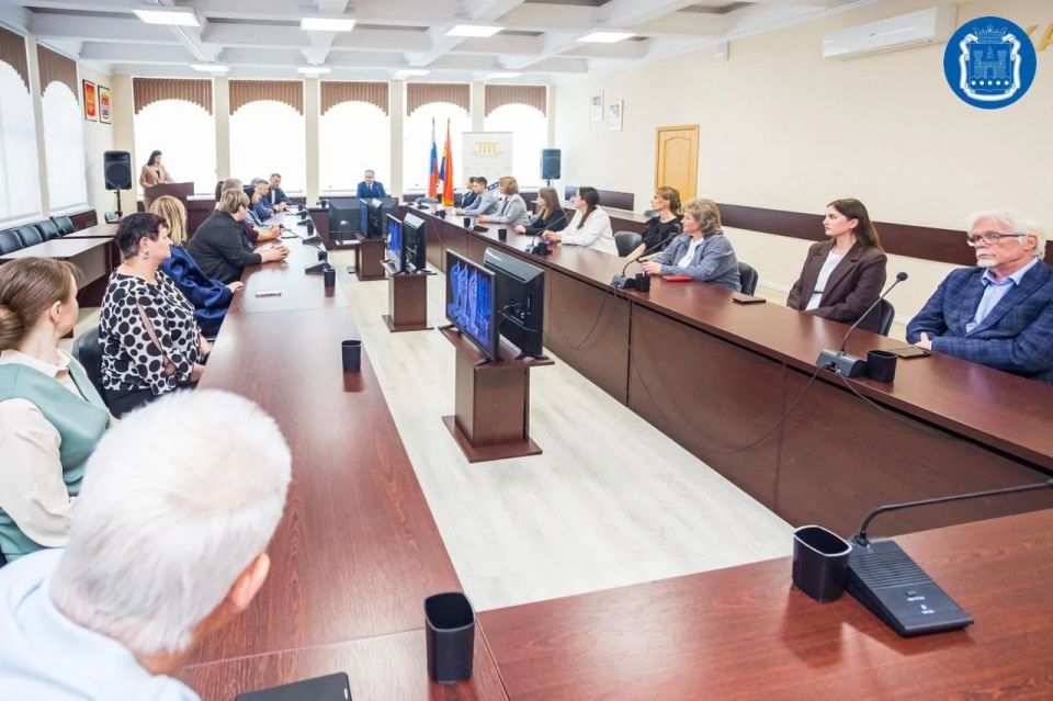 В Общественной палате региона отметили лауреатов и участников всероссийской премии «Служение» В Общественной палате региона отметили лауреатов и участников всероссийской премии «Служение»