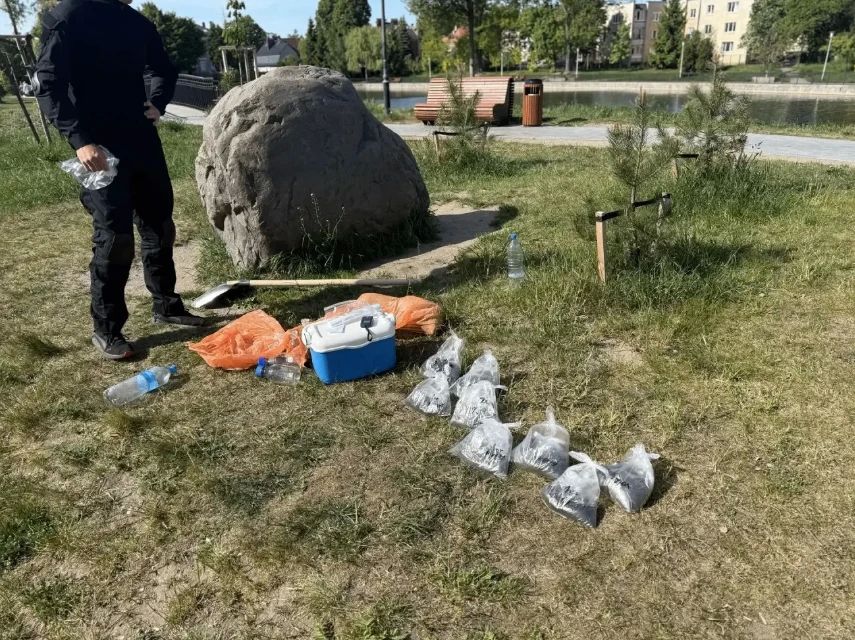 Жители Калининграда заметили «подозрительные пакеты» на Поплавке и начали волноваться