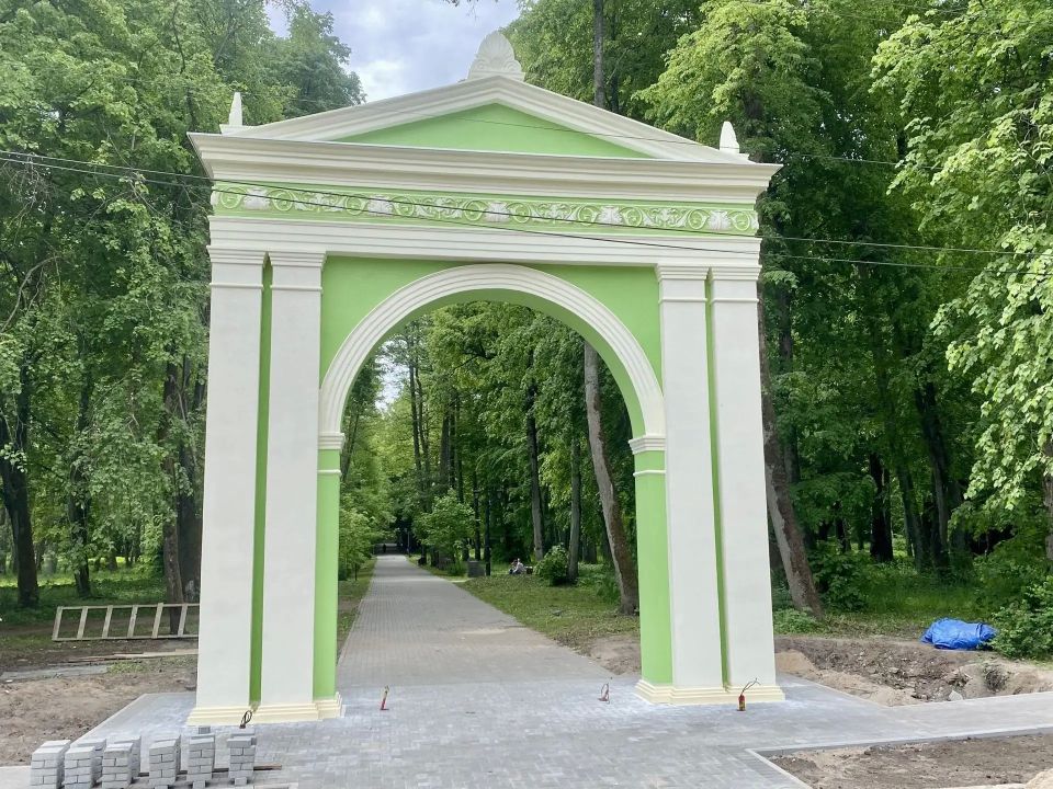 В Советске сняли ограждение вокруг строящейся арки, ведущей в городской парк со стороны улицы Матросова В Советске сняли ограждение вокруг строящейся арки, ведущей в городской парк со стороны улицы Матросова