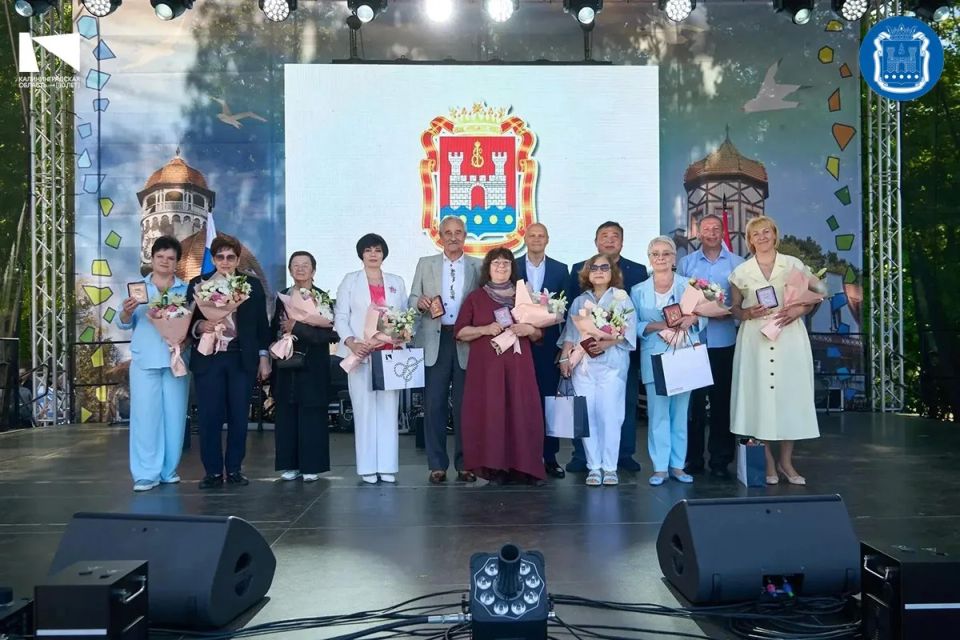 Алексей Беспрозванных поздравил жителей Светлогорска с Днём города и 80-летием региона Алексей Беспрозванных поздравил жителей Светлогорска с Днём города и 80-летием региона