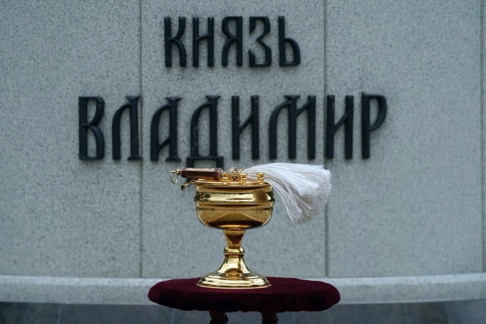Алексей Беспрозванных: Светлый, хороший день. Открыли вместе со Святейшим Патриархом Московским и всея Руси Кириллом памятник равноапостольному князю Владимиру, устроителю и собирателю Руси Алексей Беспрозванных: Светлый, хороший день. Открыли вместе со Святейшим Патриархом Московским и всея Руси Кириллом памятник равноапостольному князю Владимиру, устроителю и собирателю Руси