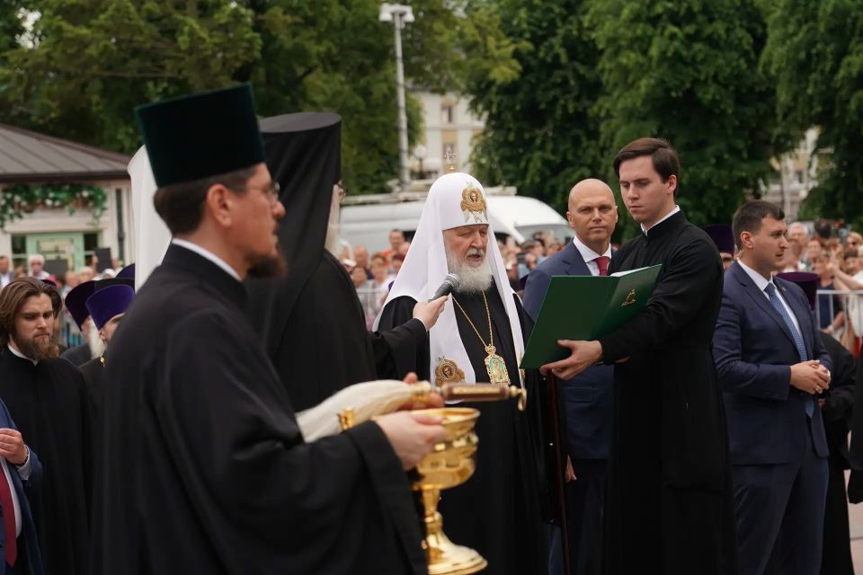 Алексей Беспрозванных: Светлый, хороший день. Открыли вместе со Святейшим Патриархом Московским и всея Руси Кириллом памятник равноапостольному князю Владимиру, устроителю и собирателю Руси Алексей Беспрозванных: Светлый, хороший день. Открыли вместе со Святейшим Патриархом Московским и всея Руси Кириллом памятник равноапостольному князю Владимиру, устроителю и собирателю Руси
