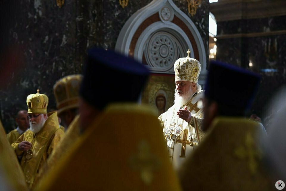 Платки, хор и новый князь на площади: как патриарх Кирилл освящал памятник Владимиру в Калининграде Платки, хор и новый князь на площади: как патриарх Кирилл освящал памятник Владимиру в Калининграде