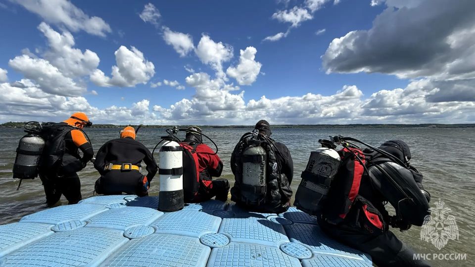 Тренировка на глубине. Представьте, вы находитесь под водой, вокруг полная темнота, и единственный ориентир - луч прожектора Тренировка на глубине. Представьте, вы находитесь под водой, вокруг полная темнота, и единственный ориентир - луч прожектора