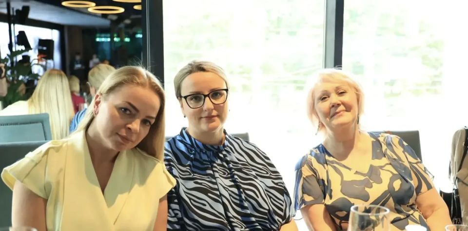 Елена Дятлова: Сегодня особая страница в календаре, наполненная признанием и благодарностью тем, кто выбрал своей миссией помощь людям – День социального работника Елена Дятлова: Сегодня особая страница в календаре, наполненная признанием и благодарностью тем, кто выбрал своей миссией помощь людям – День социального работника