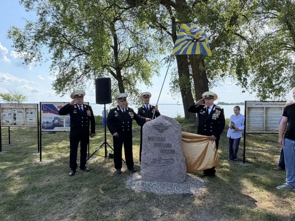 На Балтийской косе появился сквер «Морской авиации России 110 лет» На Балтийской косе появился сквер «Морской авиации России 110 лет»