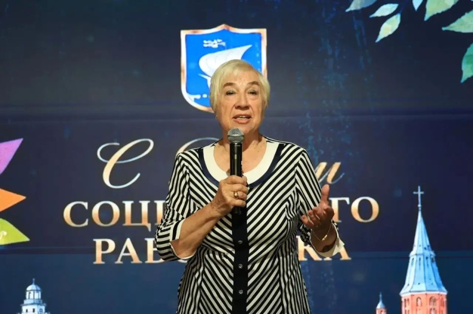 Елена Дятлова: Сегодня особая страница в календаре, наполненная признанием и благодарностью тем, кто выбрал своей миссией помощь людям – День социального работника Елена Дятлова: Сегодня особая страница в календаре, наполненная признанием и благодарностью тем, кто выбрал своей миссией помощь людям – День социального работника