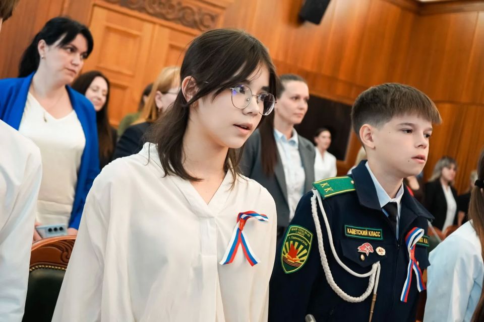 Сегодня в преддверии Дня России в рамках всероссийской программы «Мы — граждане России!» прошло торжественное вручение паспортов активистам региона! Сегодня в преддверии Дня России в рамках всероссийской программы «Мы — граждане России!» прошло торжественное вручение паспортов активистам региона!