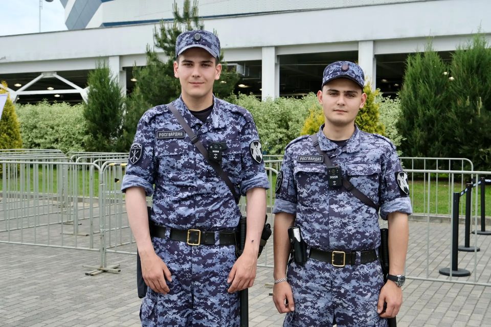 В эти минуты в Калининграде на стадионе «Ростех Арена» безопасность товарищеского матча по футболу между сборными России и Тринидад и Тобаго обеспечивают военнослужащие специального моторизованного полка Северо-Западного... В эти минуты в Калининграде на стадионе «Ростех Арена» безопасность товарищеского матча по футболу между сборными России и Тринидад и Тобаго обеспечивают военнослужащие специального моторизованного полка Северо-Западного...