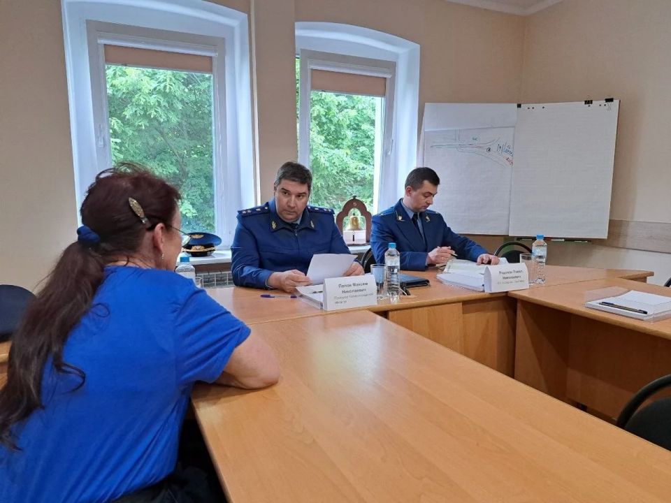 Прокурор Калининградской области Максим Попов посетил с рабочим визитом АО «33 судоремонтный завод», а также провел прием граждан в Балтийске Прокурор Калининградской области Максим Попов посетил с рабочим визитом АО «33 судоремонтный завод», а также провел прием граждан в Балтийске