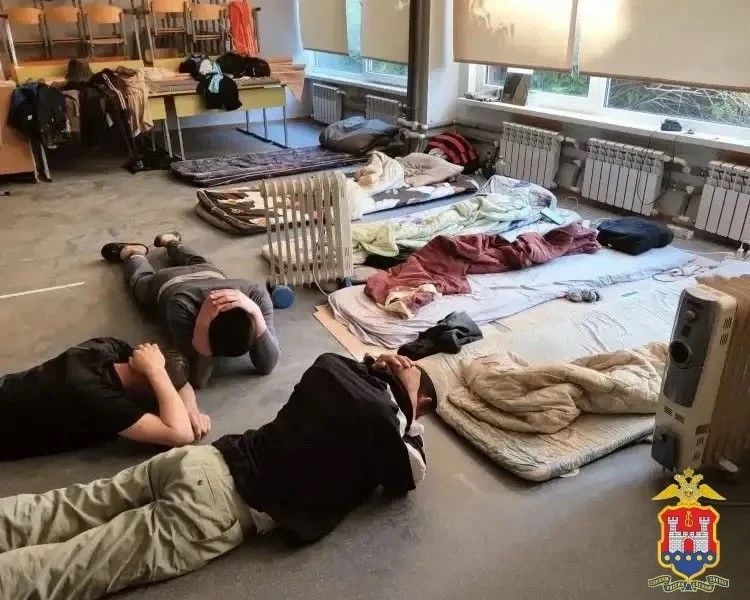 12 мигрантов жили в школе Балтийска, пока делали ремонт 12 мигрантов жили в школе Балтийска, пока делали ремонт