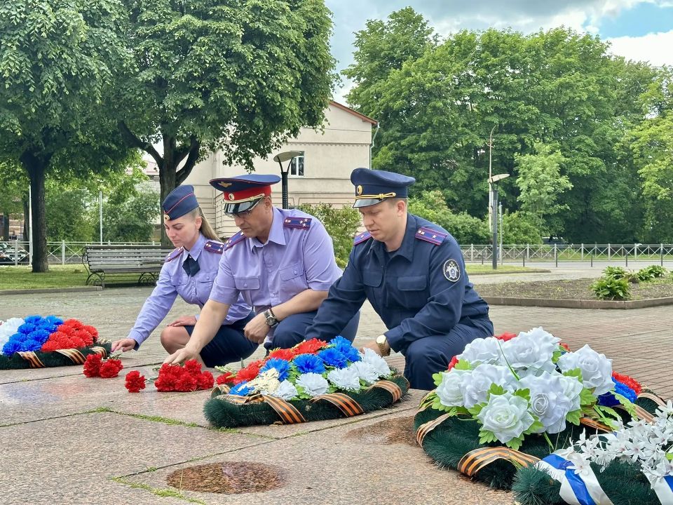 Руководитель регионального СКР почтил память полководца Ивана Черняховского в городе, носящем его имя Руководитель регионального СКР почтил память полководца Ивана Черняховского в городе, носящем его имя