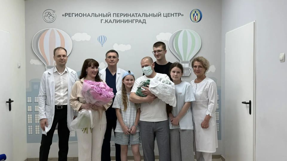 Ювелирная работа: в Калининграде выписали маму и малыша, спасенного врачами еще в утробе