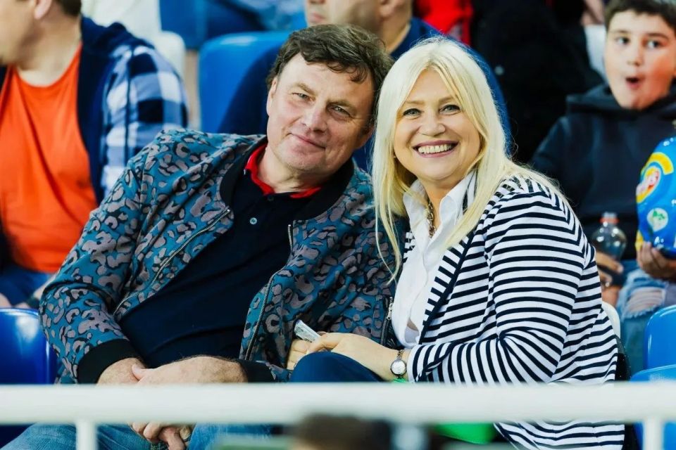 Сегодня четверг и дождливо — прямо как во время матча сборной России на Ростех Арене во вторник! Сегодня четверг и дождливо — прямо как во время матча сборной России на Ростех Арене во вторник!