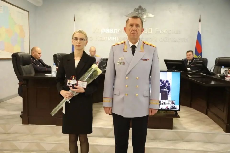 В преддверии Дня России генерал-майор полиции Вадим Ятайкин наградил особо отличившихся сотрудников и ветеранов органов внутренних дел В преддверии Дня России генерал-майор полиции Вадим Ятайкин наградил особо отличившихся сотрудников и ветеранов органов внутренних дел