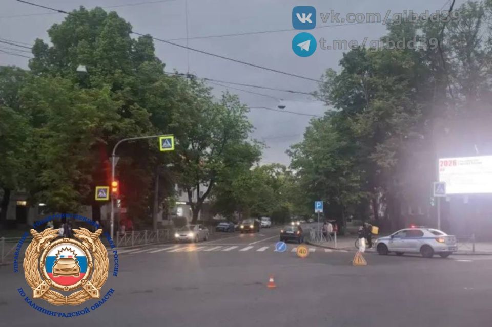 11.06.2026 в районе 19 часов 03 минуты в городе Калининграде на пересечении проспекта Мира и улицы Энгельса водитель, управляя автомобилем «Фольксваген», при повороте налево не уступил дорогу и совершил столкновение с СИМ...