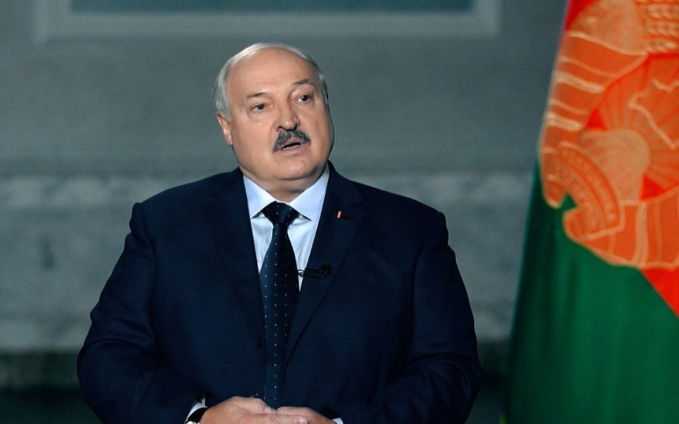 Президент Белоруссии Александр Лукашенко поздравил Россию с национальным праздником