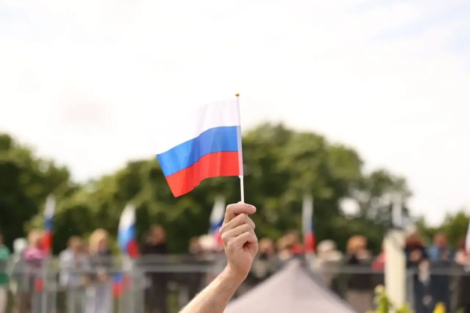 Елена Дятлова: Дорогие калининградцы! Поздравляю вас с Днём России! Елена Дятлова: Дорогие калининградцы! Поздравляю вас с Днём России!