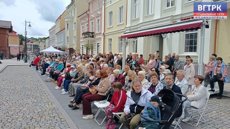 Лица России. Центр народных гуляний в Черняховске на улице Калинина Лица России. Центр народных гуляний в Черняховске на улице Калинина