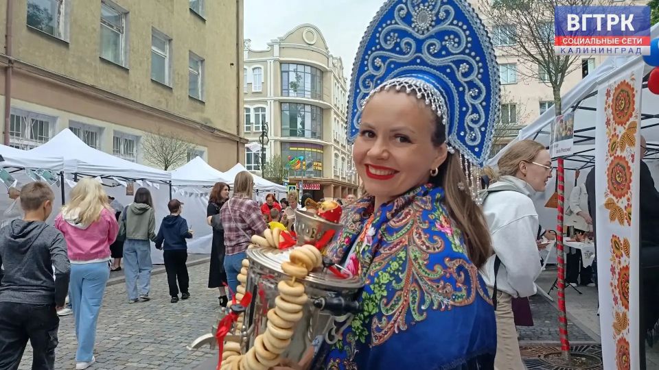 Лица России. Центр народных гуляний в Черняховске на улице Калинина Лица России. Центр народных гуляний в Черняховске на улице Калинина