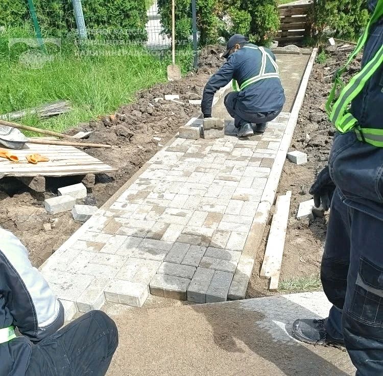 В Зеленоградске появилась новая пешеходная дорожка, которая ведёт от жилого комплекса «Кранц-Престиж» к физкультурно-оздоровительному комплексу «Янтарь» В Зеленоградске появилась новая пешеходная дорожка, которая ведёт от жилого комплекса «Кранц-Престиж» к физкультурно-оздоровительному комплексу «Янтарь»