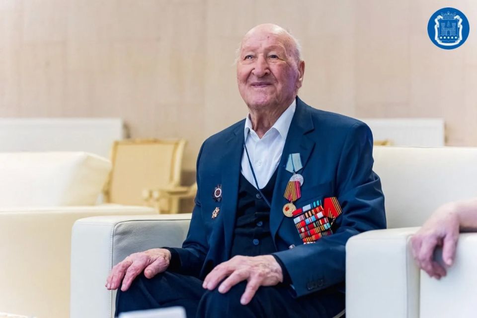 Алексей Беспрозванных встретился со 100-летним ветераном – участником штурма Кёнигсберга Алексей Беспрозванных встретился со 100-летним ветераном – участником штурма Кёнигсберга