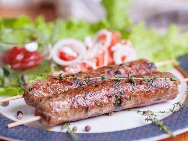 Секрет сербских чевапчичей: как приготовить сочные мясные деликатесы у себя дома