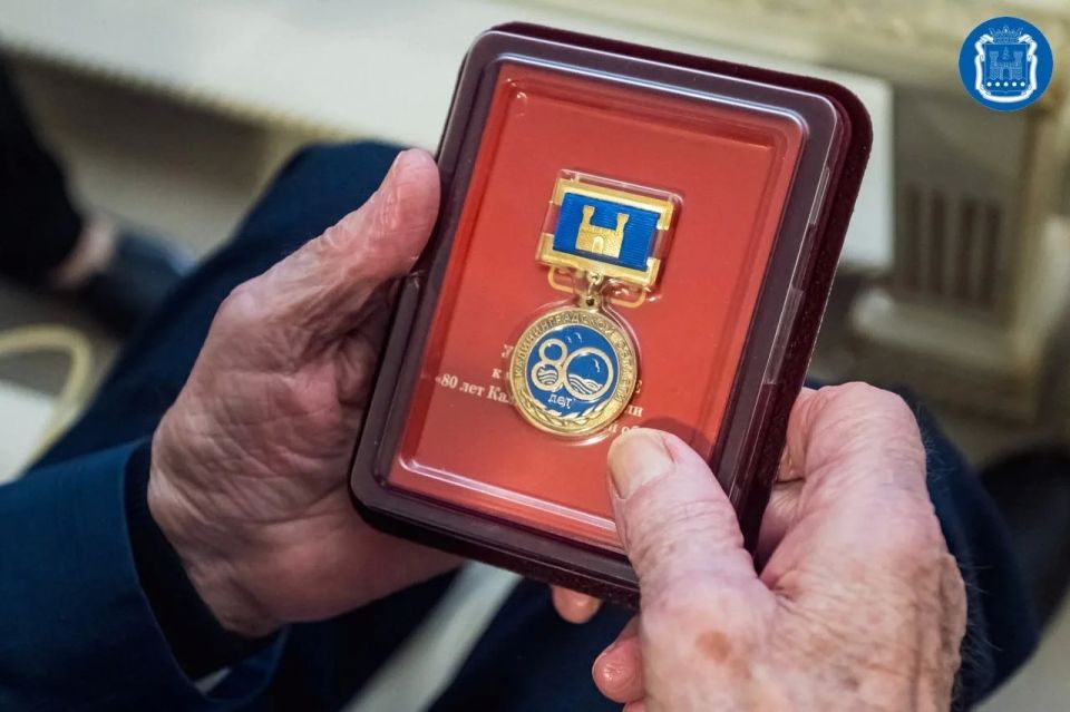Алексей Беспрозванных встретился со 100-летним ветераном – участником штурма Кёнигсберга Алексей Беспрозванных встретился со 100-летним ветераном – участником штурма Кёнигсберга