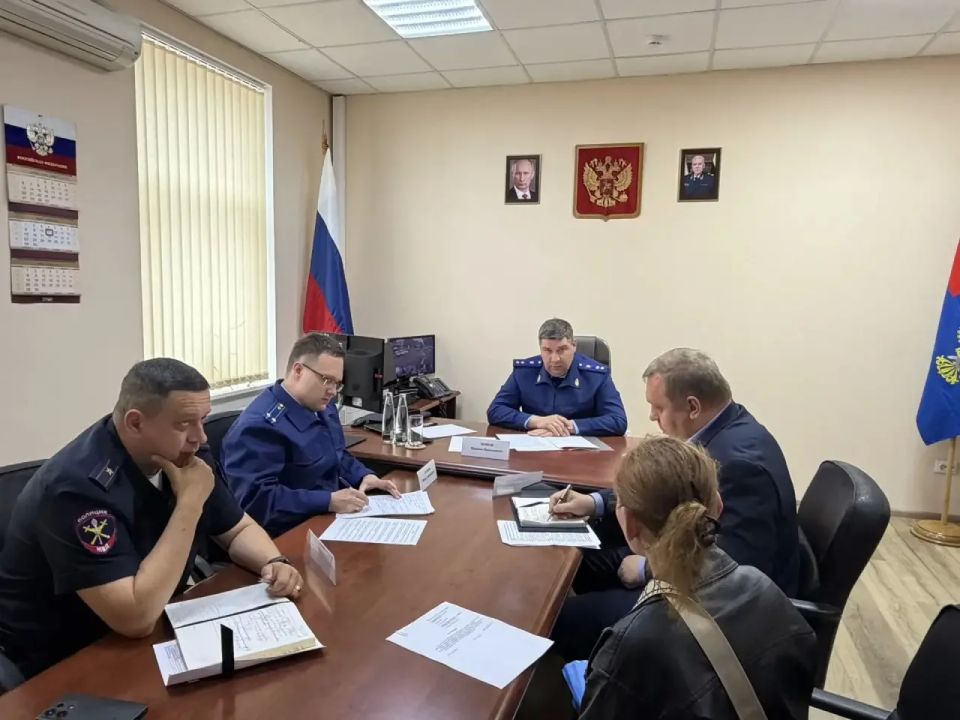 Прокурор Калининградской области Максим Попов провел прием граждан в Немане и посетил с рабочим визитом гигафабрику по производству литий-ионных батарей Прокурор Калининградской области Максим Попов провел прием граждан в Немане и посетил с рабочим визитом гигафабрику по производству литий-ионных батарей