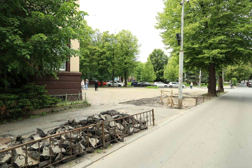После затяжных дождей подрядчики МКУ «ГДСР” активизировали текущий ремон на городских улицах После затяжных дождей подрядчики МКУ «ГДСР” активизировали текущий ремон на городских улицах