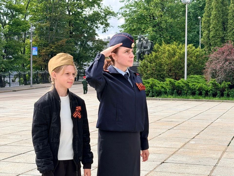 В Калининграде члены Общественного совета и транспортные полицейские вместе с детьми провели патриотическую акцию «Никто не забыт, ничто не забыто» В Калининграде члены Общественного совета и транспортные полицейские вместе с детьми провели патриотическую акцию «Никто не забыт, ничто не забыто»