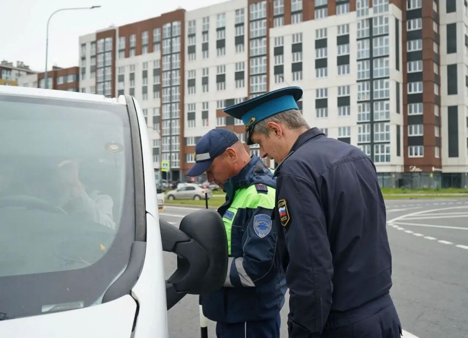 Калининградские приставы и ГИБДД провели совместный рейд и арестовали три автомобиля должников Калининградские приставы и ГИБДД провели совместный рейд и арестовали три автомобиля должников