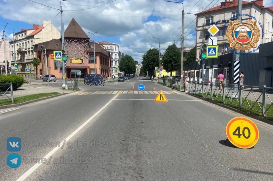 По оперативной информации, сегодня 19.06.2026 около 13:17 в г. Советске на ул. Ленина вблизи д. 3 произошло столкновение 80-летнего велосипедиста и легкового автомобиля «Рено»