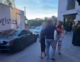 В центре Калининграда девушка в кожаном топе измордовала троих