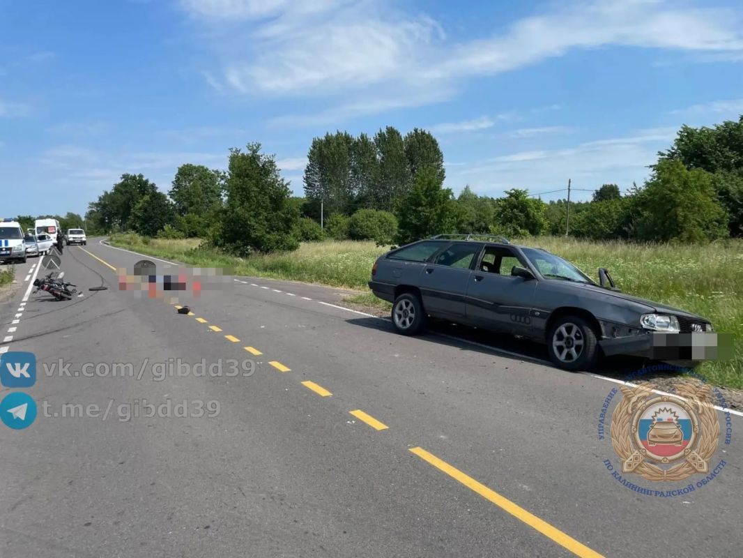 По оперативной информации, 21.06.2026 около 13:00 на автодороге «Славск - Гастеллово» водитель 1947 года рождения, управляя электросамокатом, при выезде с дачного общества на главную не уступил дорогу автомобилю «Ауди» под...