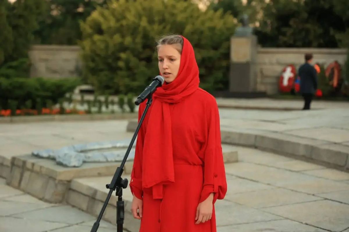Елена Дятлова: 22 июня 1941 года, ровно в 4 часа утра, на рассвете, началась Великая Отечественная война Елена Дятлова: 22 июня 1941 года, ровно в 4 часа утра, на рассвете, началась Великая Отечественная война