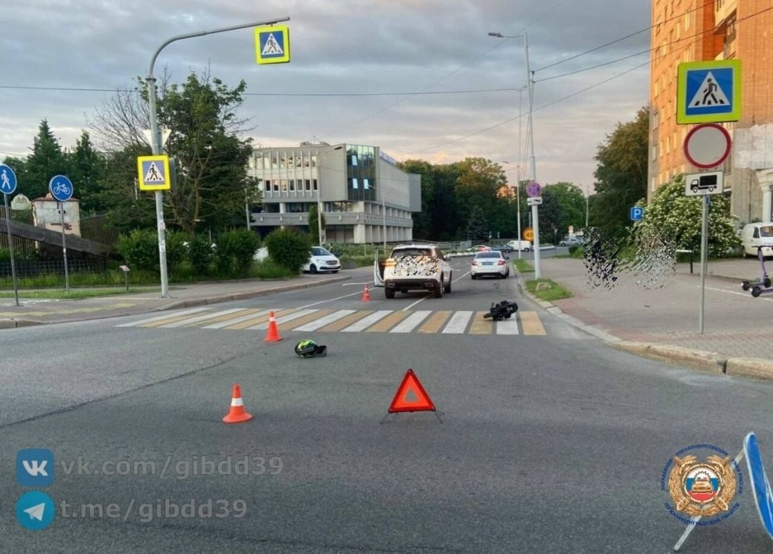 На перекрёстке Черняховского и Сергеева сбили парня на моноколесе, его госпитализировали