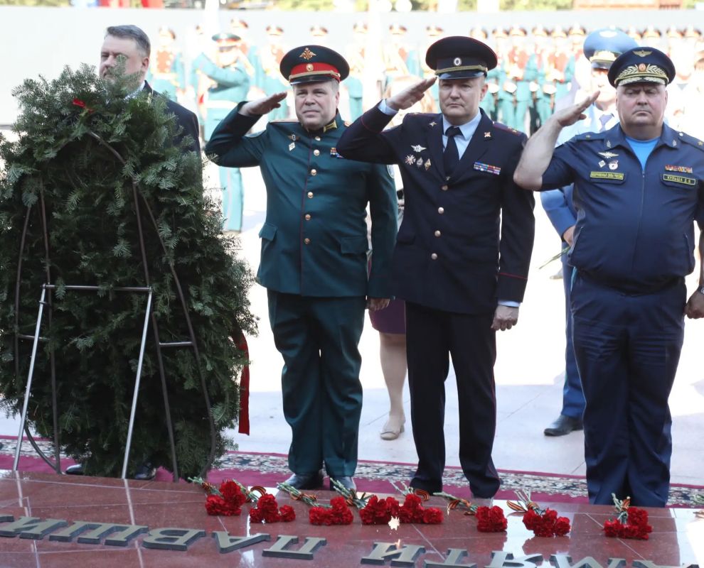 Офицеры военных следственных органов СК России почтили память героев Великой Отечественной войны в День памяти и скорби Офицеры военных следственных органов СК России почтили память героев Великой Отечественной войны в День памяти и скорби