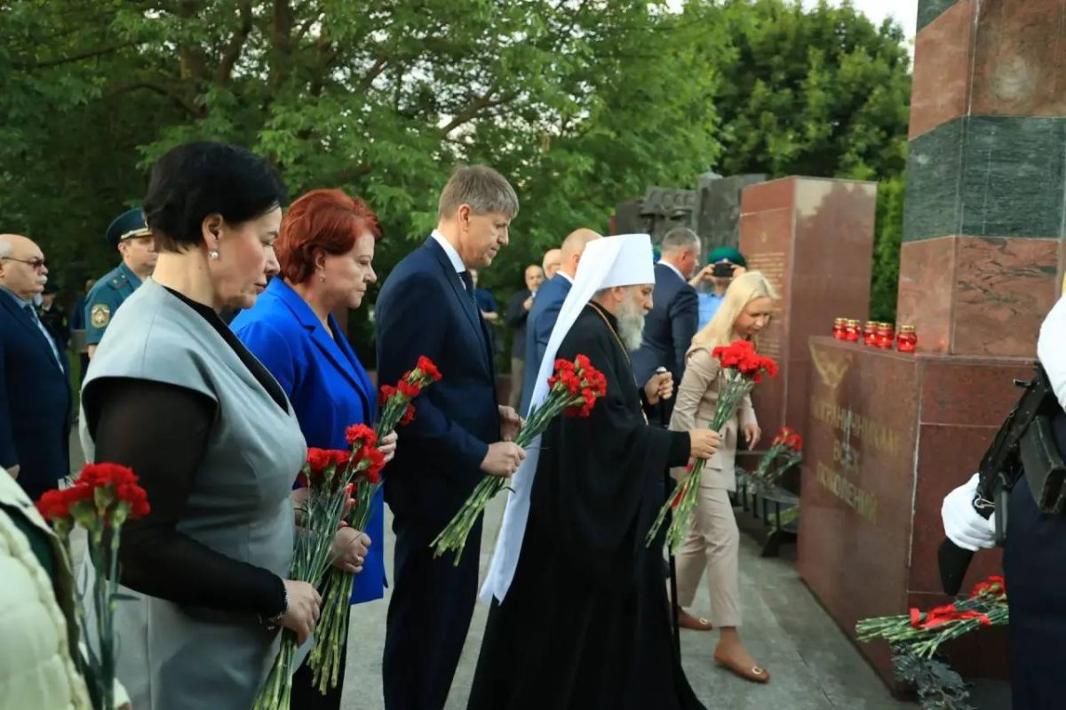 Елена Дятлова: 22 июня 1941 года, ровно в 4 часа утра, на рассвете, началась Великая Отечественная война Елена Дятлова: 22 июня 1941 года, ровно в 4 часа утра, на рассвете, началась Великая Отечественная война